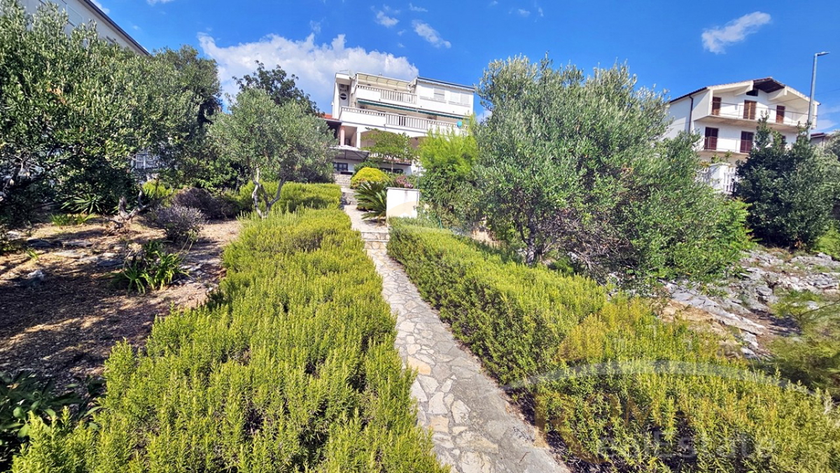 Ekskluzivna hiša prvi vrsti ob morju – Mavarčica, Okrug Gornji – Velik investicijski potencial